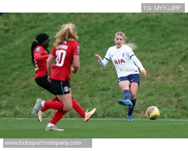 热刺女足主帅称西蒙尼成功证明内在品质超越金钱的重要性