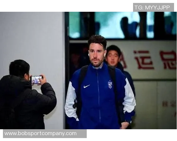 新赛季三外援齐聚基地ErikThomas加入合训提升球队实力