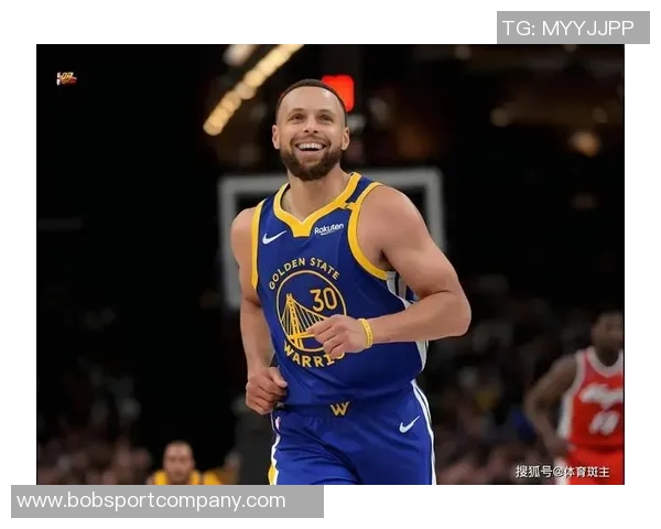 科尔盛赞库里在球队中的核心地位一切战术围绕他展开