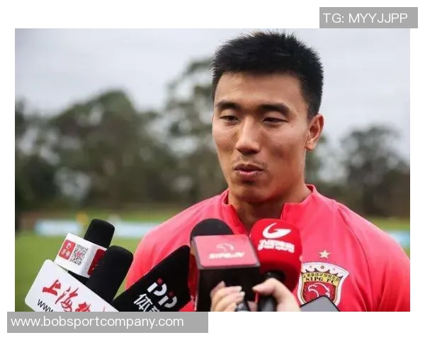 莱奥本场表现平平2次射门未能命中失良机频频遭遇对抗挑战